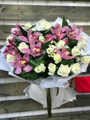 Букет цветов из: Розы и Хризантемы в Супсех