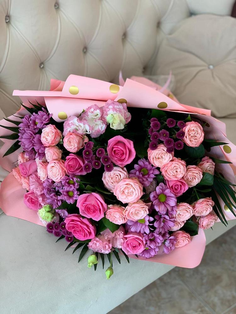 Букет цветов из: Хризантемы, Розы и Лизиантусы в Супсех