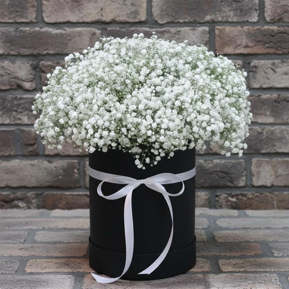 Цветочная композиция из Гипсофила в шляпной коробке в Супсех