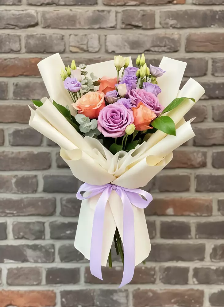 Букет цветов из: Лизиантусы и Розы в Супсех