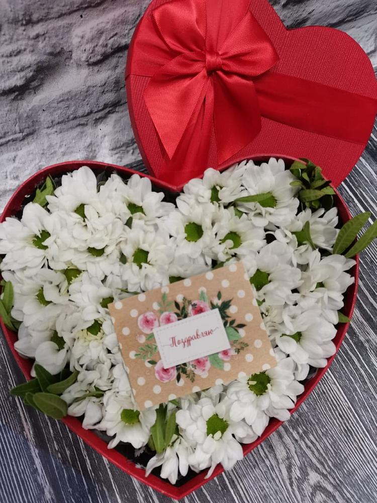 Цветочная композиция из Хризантемы в виде сердца в Супсех