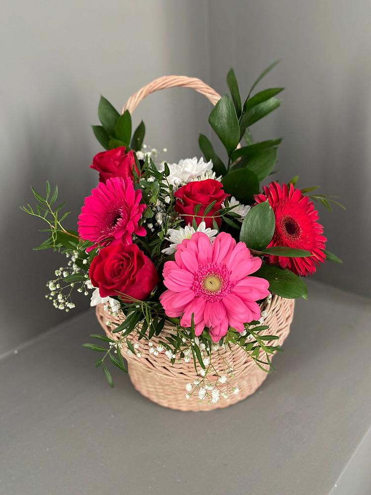 Цветочная композиция из Розы, Хризантемы и Герберы в корзине в Супсех