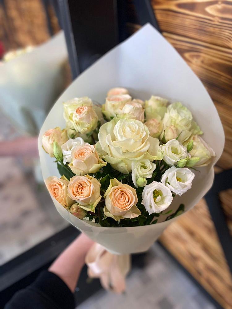 Букет цветов из: Розы и Лизиантусы в Супсех